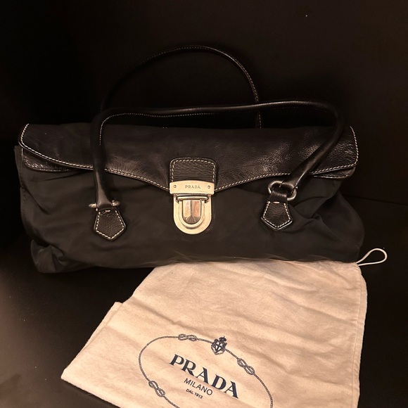 ✨PRADA Vitello Daino Nylon & Leather Bag - Picture 4 of 11